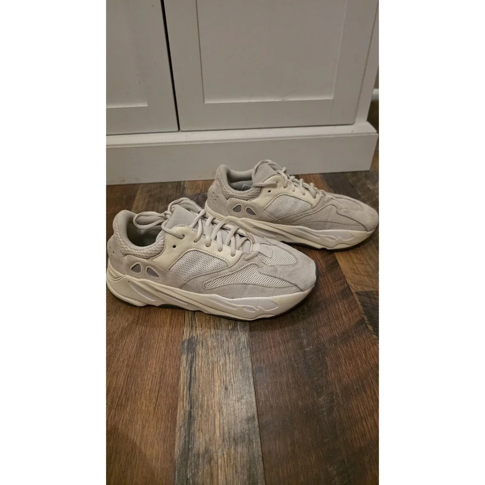 RARE Men's Adidas Yeezy Boost 700 V2 350 Analog SZ 7.5 EG7596
